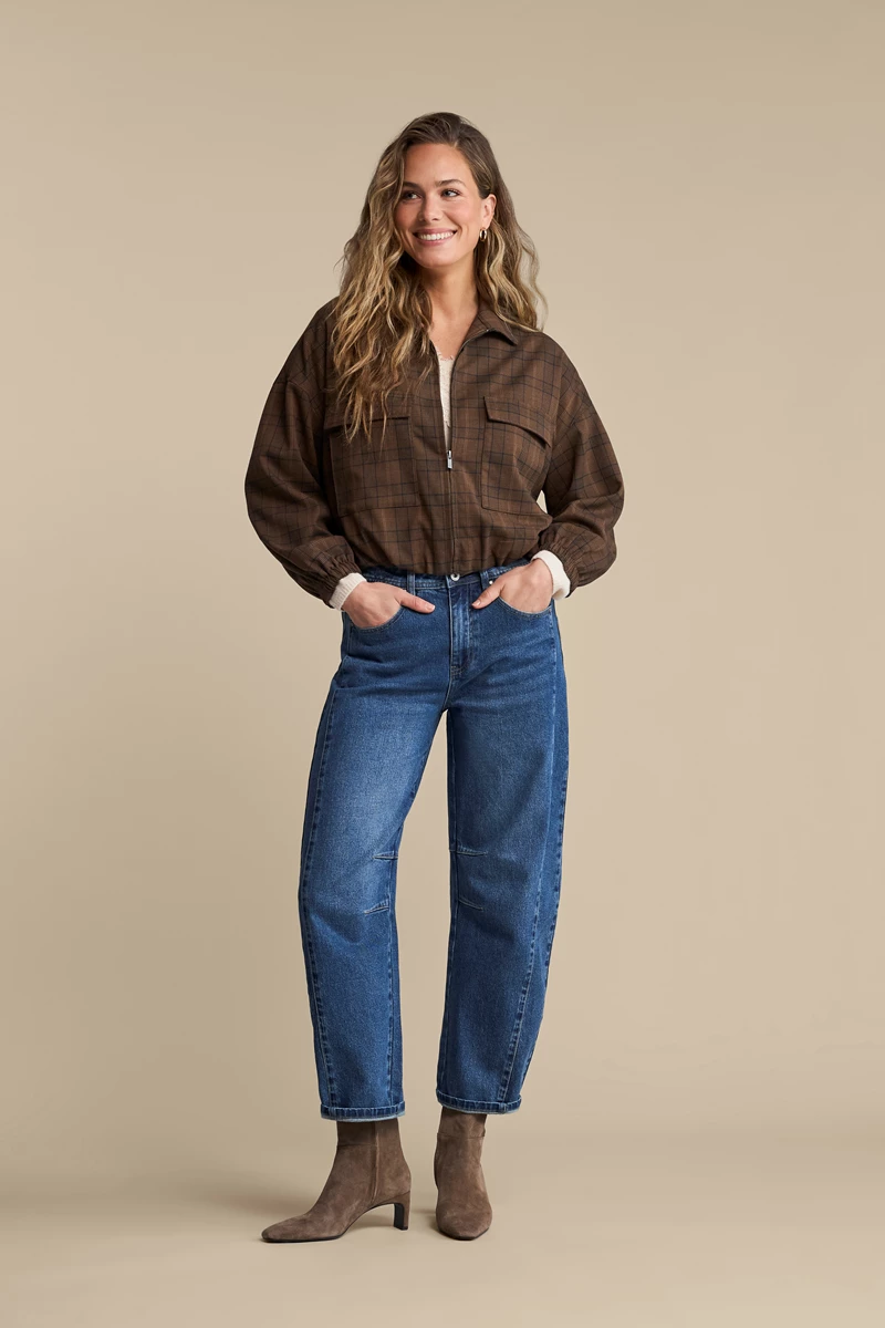 Red Button: bruine blouse met jeans